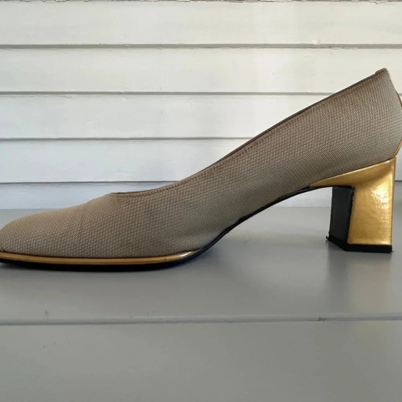 Vintage 1980/90's Stuart Weitzman Textured Square Toe Gold/Beige Pump Sz 9.5 - Picture 3 of 12